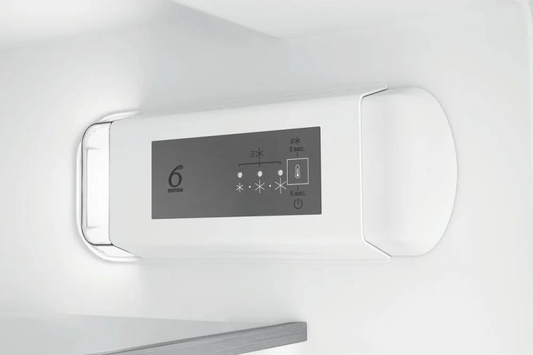 Встраиваемый холодильник Whirlpool Whirlpool WHC18T132