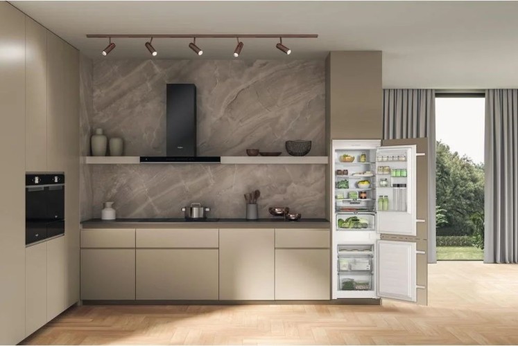Встраиваемый холодильник Whirlpool Whirlpool WHC18T132