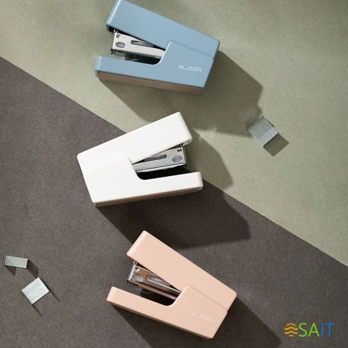 Степлер мини Deli ENS083BLUE ENS083 Linfini N10 24/6 (15листов) синий 15скоб металл/пластик блистер