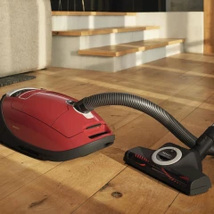 Пылесос Miele Complete C3 Cat & Dog PowerLine 890Вт красный