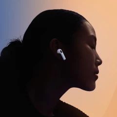 Гарнитура вкладыши Apple AirPods 4 A3050/A3053/A3058 белый беспроводные bluetooth в ушной раковине (MXP63HN/A)