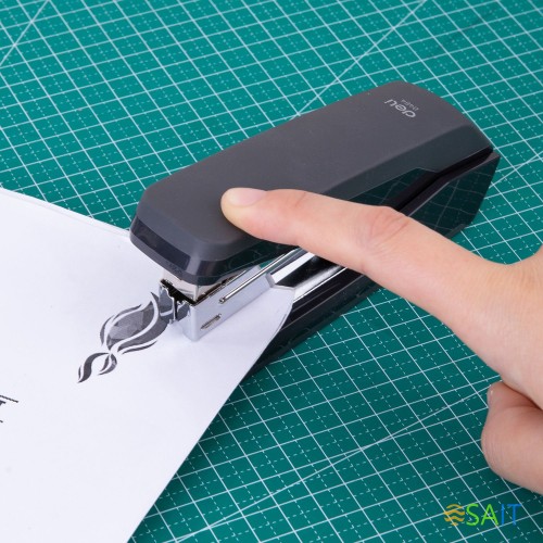 Степлер настольный Deli E0464BLACK Exceed 24/6 26/6 (25листов) черный 100скоб металл/пластик закрытый/открытый коробка