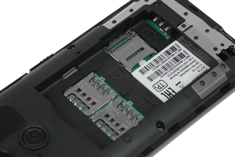 Мобильный телефон Xenium X718 черный моноблок 2Sim 1.77" 128x160 Spreadtrum ThreadX RTOS 0.3Mpix GSM900/1800 MP3 FM microSD max32Gb